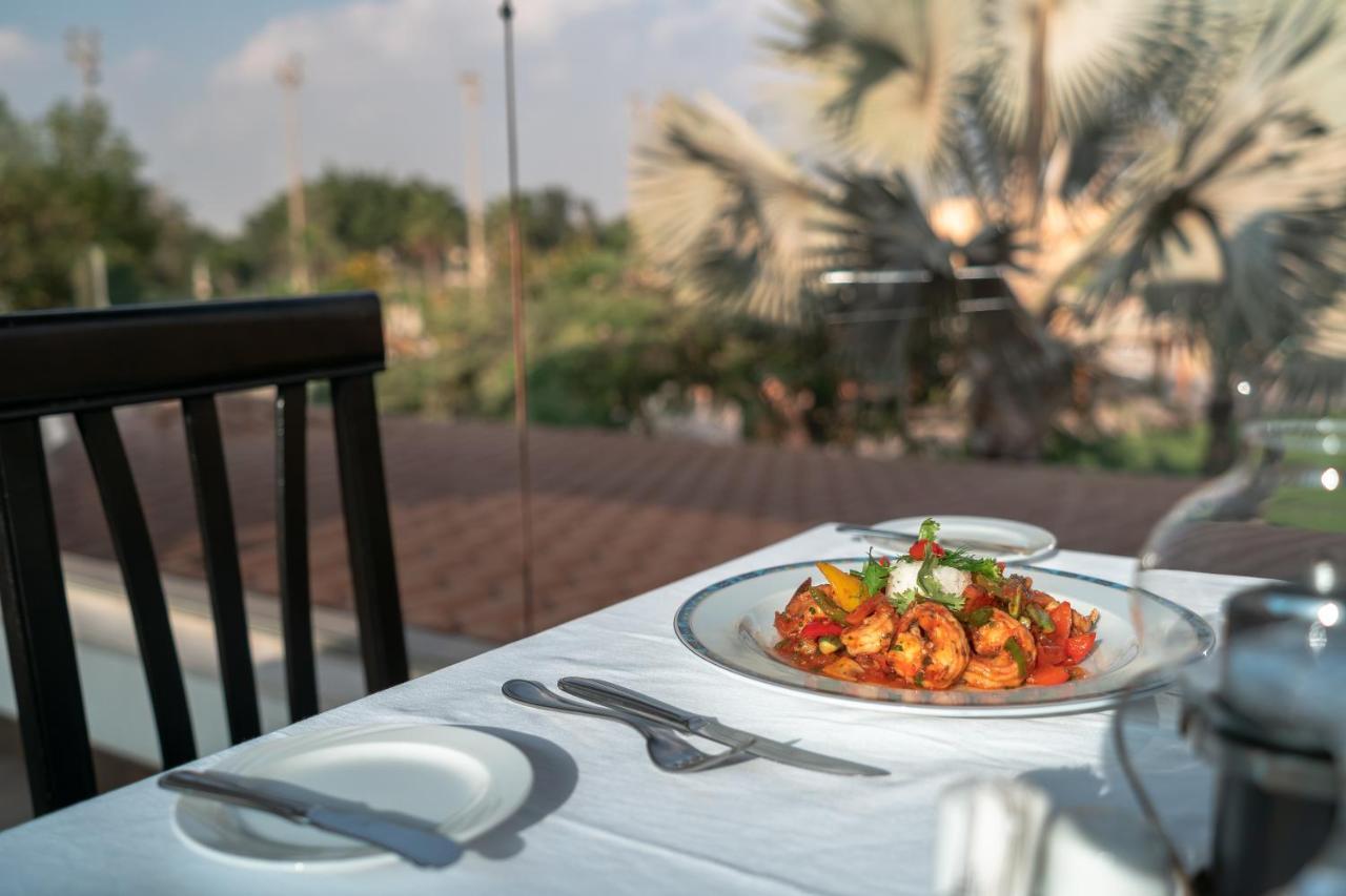 Swiss Inn Pyramids Golf Resort 6th of October City Buitenkant foto