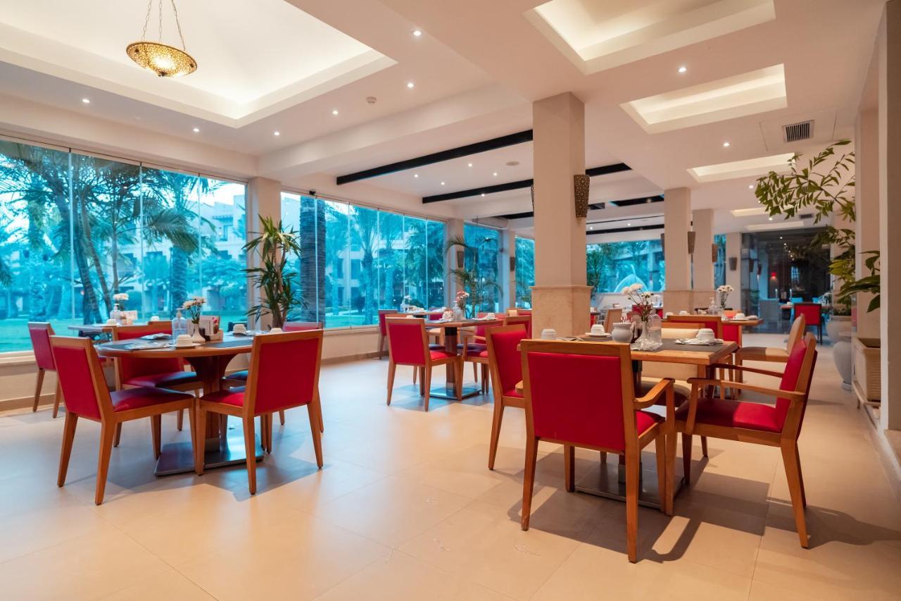 Swiss Inn Pyramids Golf Resort 6th of October City Buitenkant foto