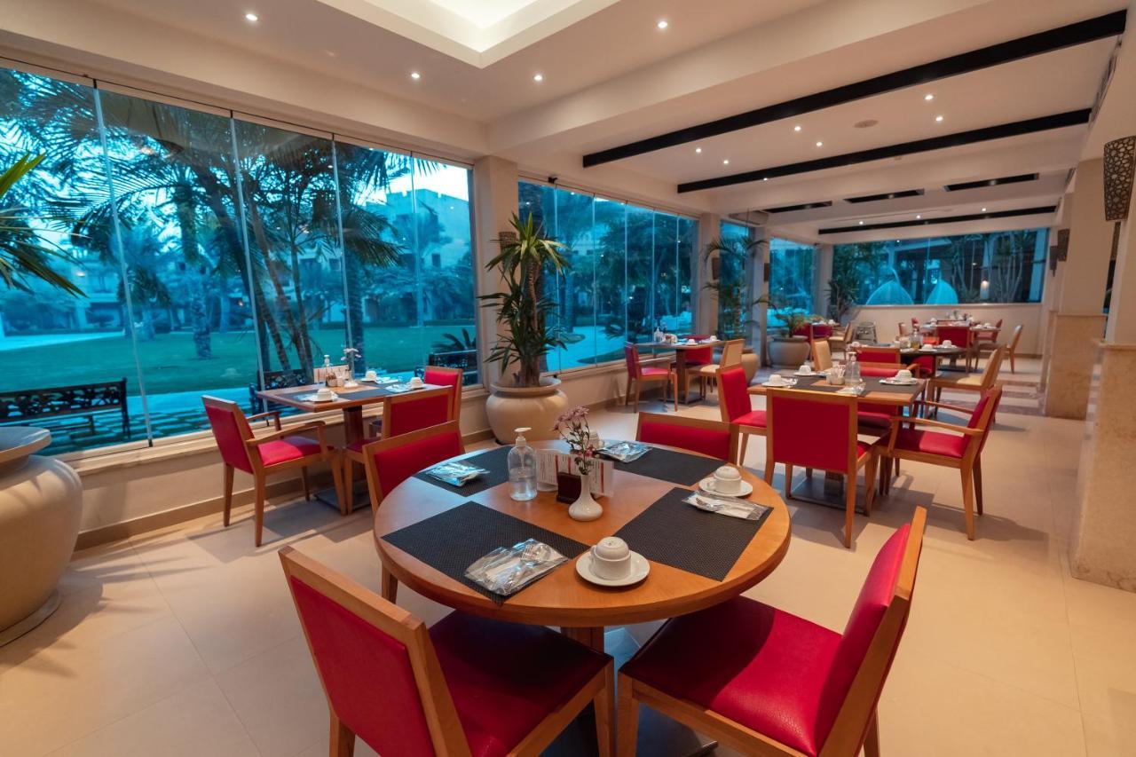 Swiss Inn Pyramids Golf Resort 6th of October City Buitenkant foto