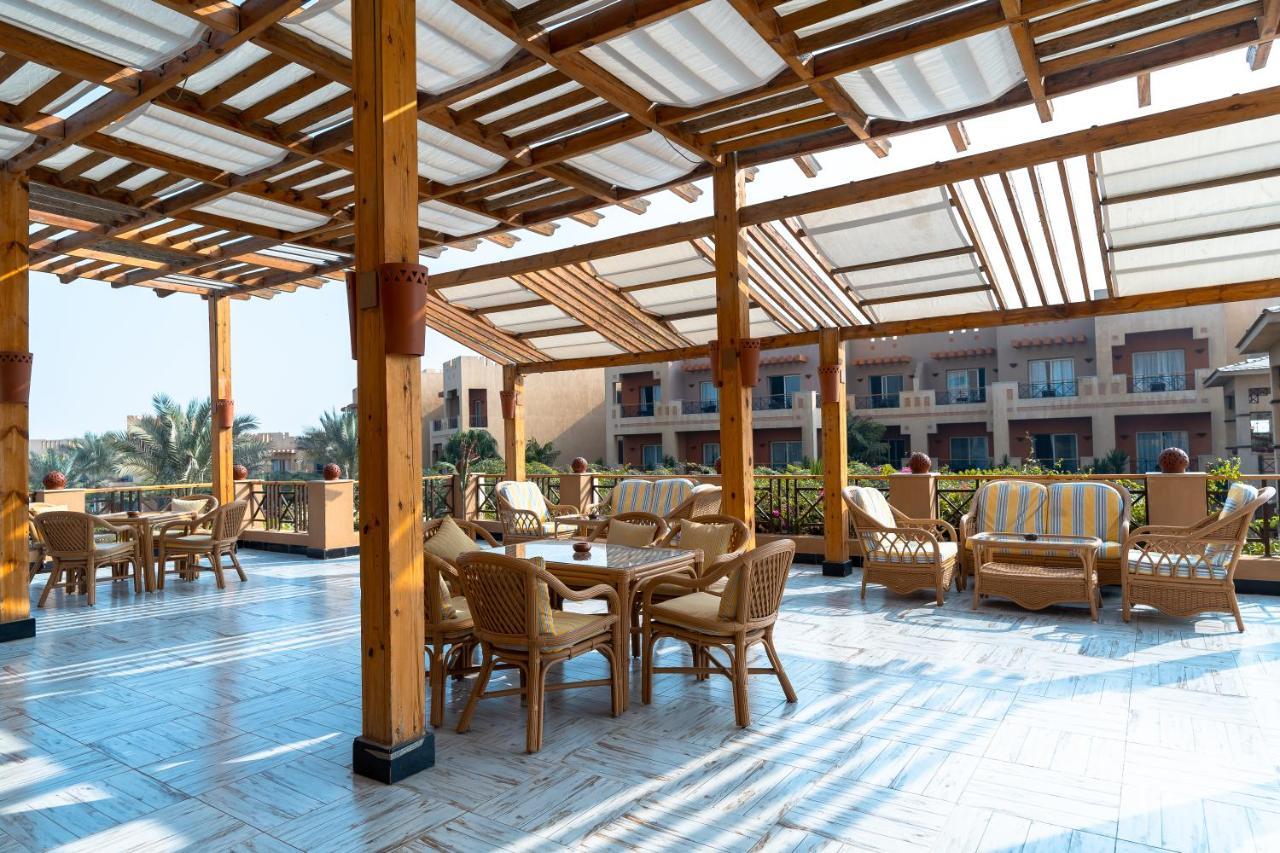 Swiss Inn Pyramids Golf Resort 6th of October City Buitenkant foto
