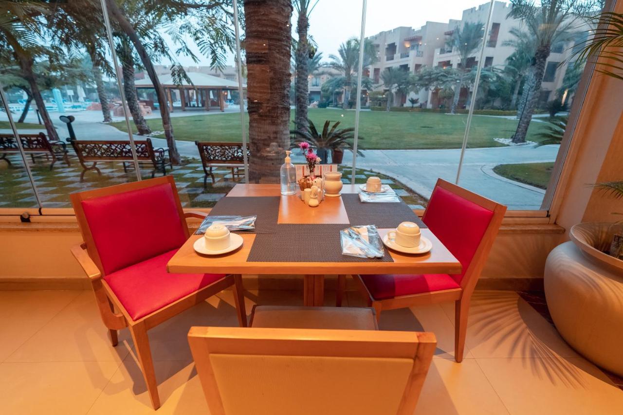 Swiss Inn Pyramids Golf Resort 6th of October City Buitenkant foto