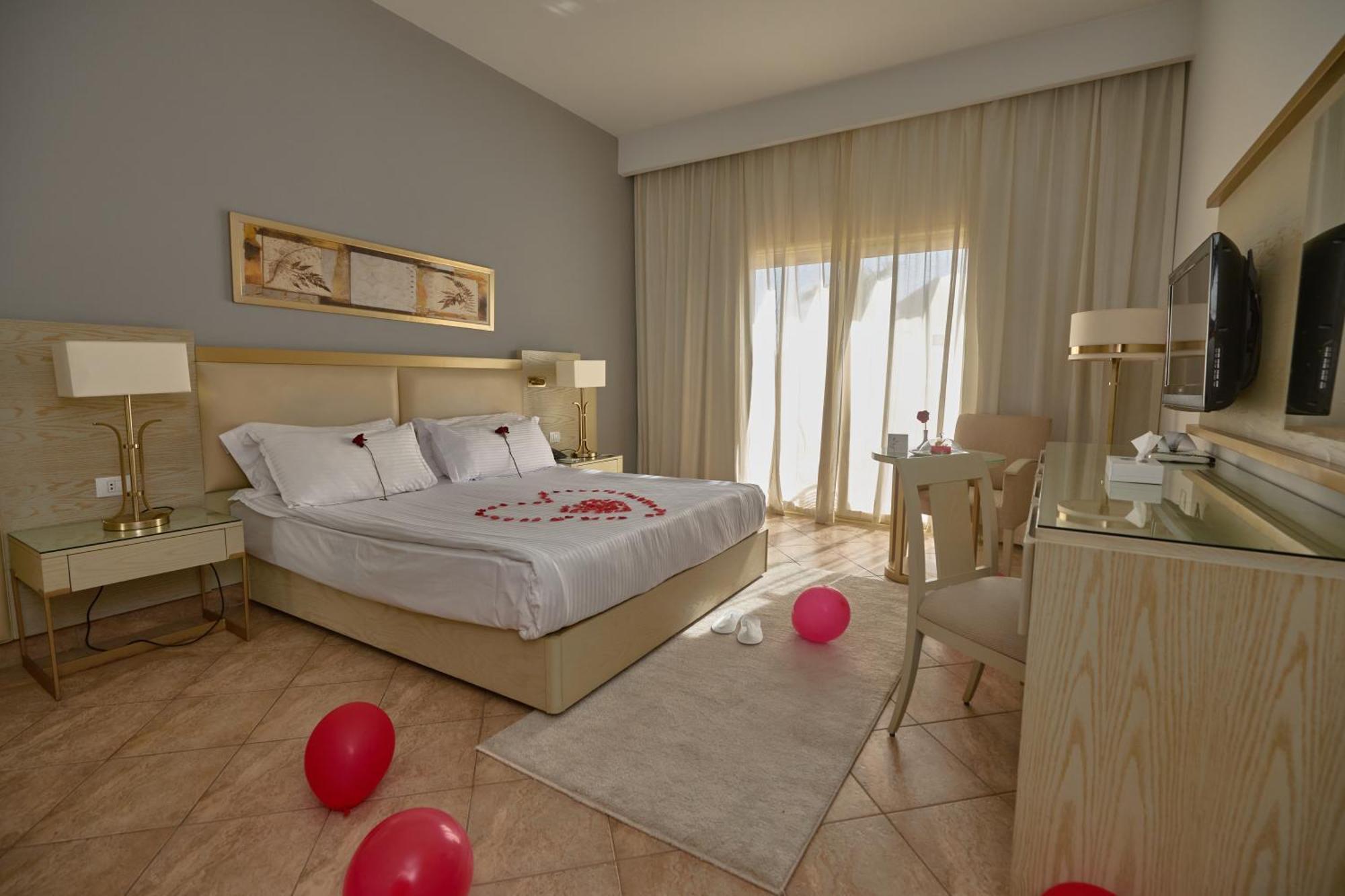 Swiss Inn Pyramids Golf Resort 6th of October City Buitenkant foto