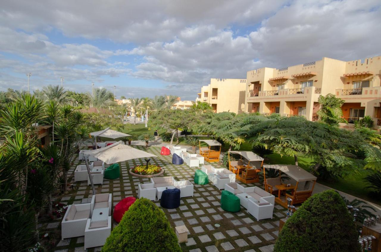 Swiss Inn Pyramids Golf Resort 6th of October City Buitenkant foto